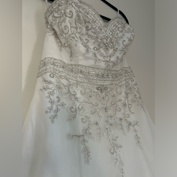 Mori Lee Beaded Wedding Gown Size 12 Sweetheart A-Line Cathedral Train bustle - Picture 3 of 16